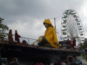 Riesin in Berlin zur 20 Jahr Feier