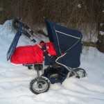 Kinderwagen mit großen Rädern