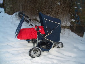 Kinderwagen mit großen Rädern